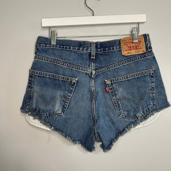 Vintage Levi’s 550 Relaxed Fit Dark Wash Cut Off Jean Shorts Women’s Size 33” - Picture 3 of 4